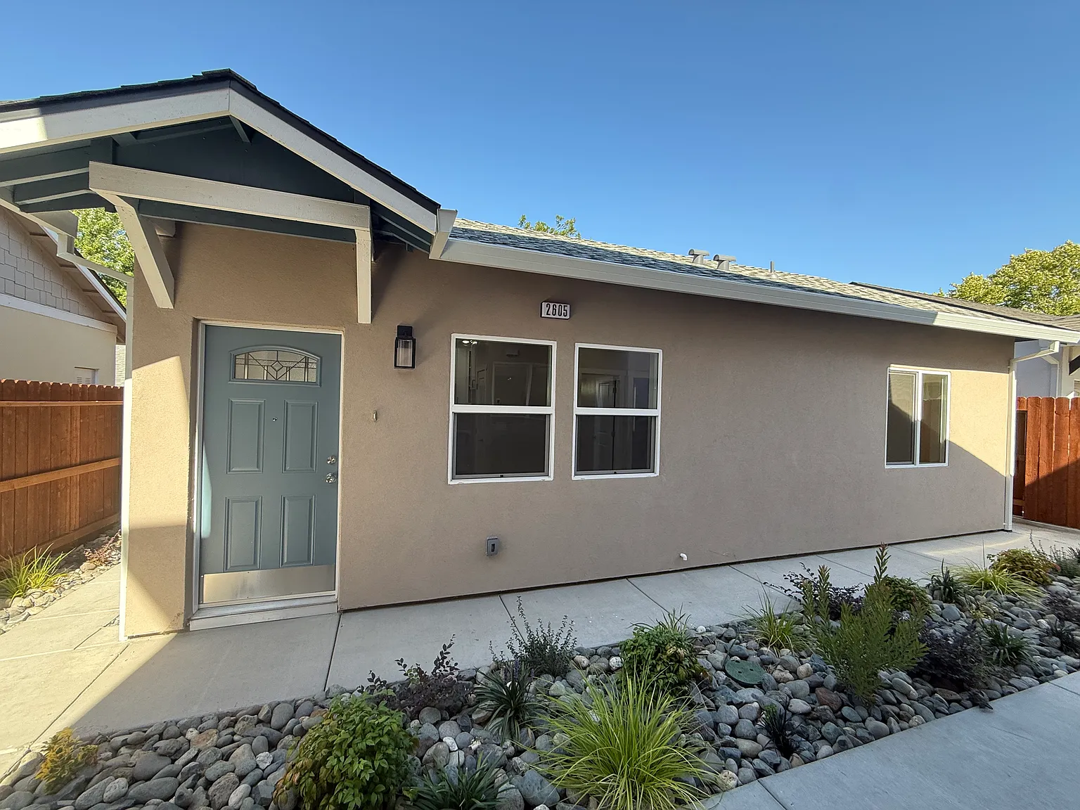 2605 Beaumont St photo 1