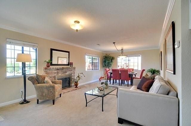 Living Room/Formal Dining