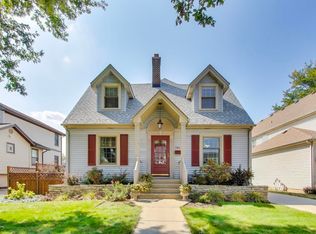 586 S Saylor Ave, Elmhurst, IL 60126