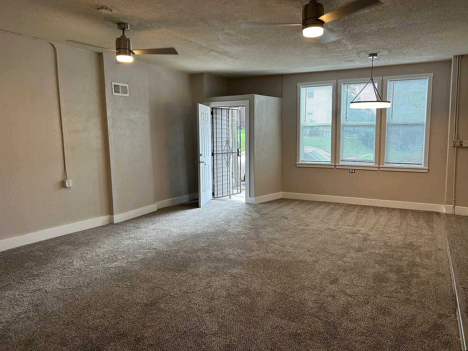 Studio, $750 — Photo 1