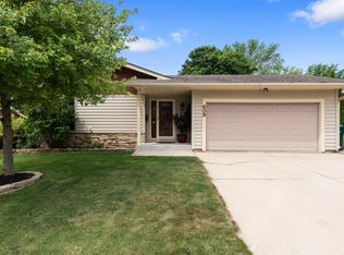 609 S Summit Dr, Pt Washington, WI 53074