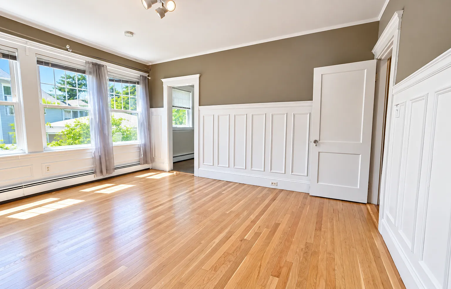 2 bed, 1200 sqft, $2,700 — Photo 1