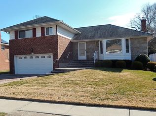 51 Parkway Dr, Syosset, NY 11791