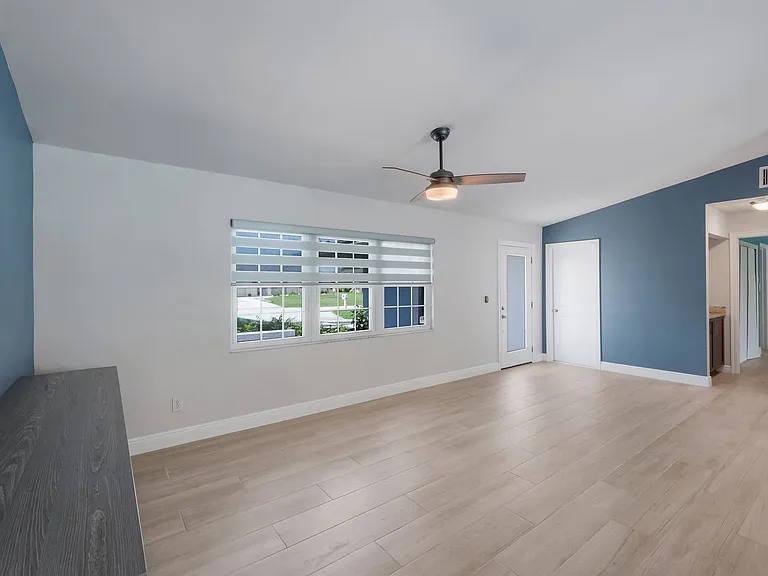 2212 SE 7th St — Photo 7