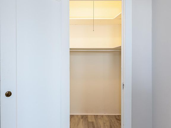 2nd image of 4960 Laclede Ave #77RSTUDIO
