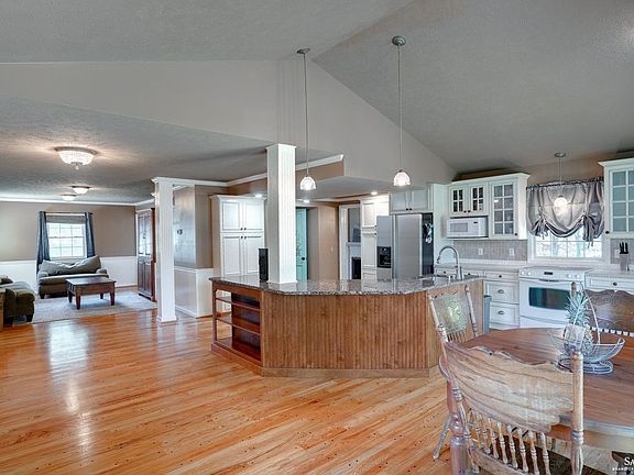 2nd image of 2119 Melrose Ln