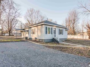 805 N 8th St, Benton, IL 62812