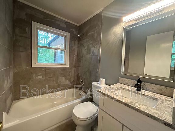 3rd image of 3917 Greenleaf St APT A