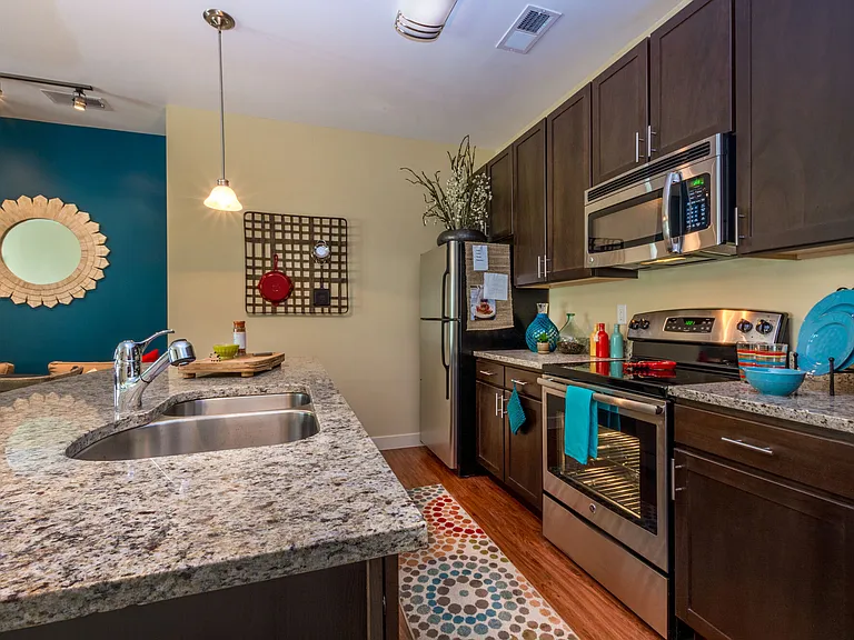 Promenade Pointe — Photo 10