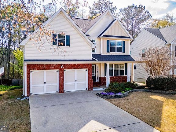2nd image of 728 Sycamore Dr