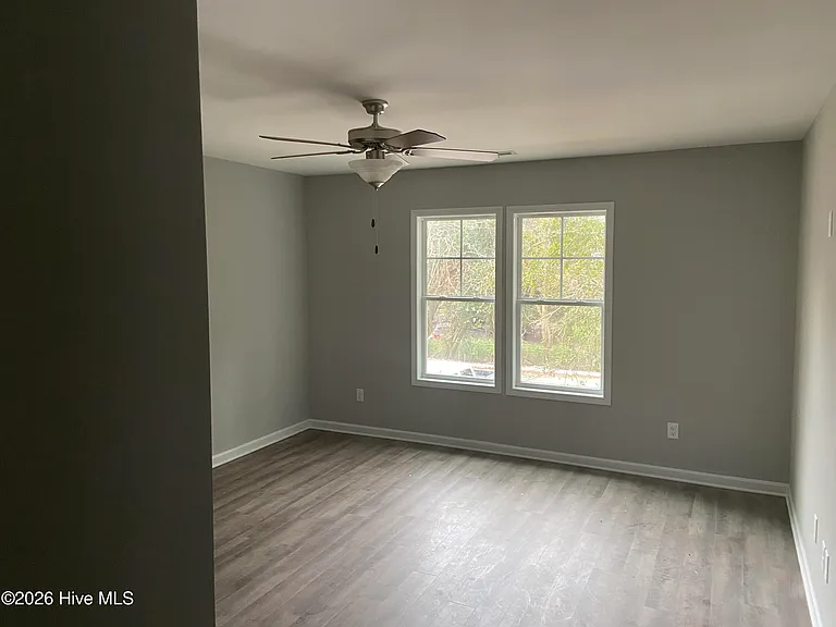 210 Jordan Ln — Photo 17