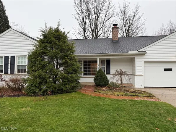 314 E Pioneer Trl, Aurora, OH 44202