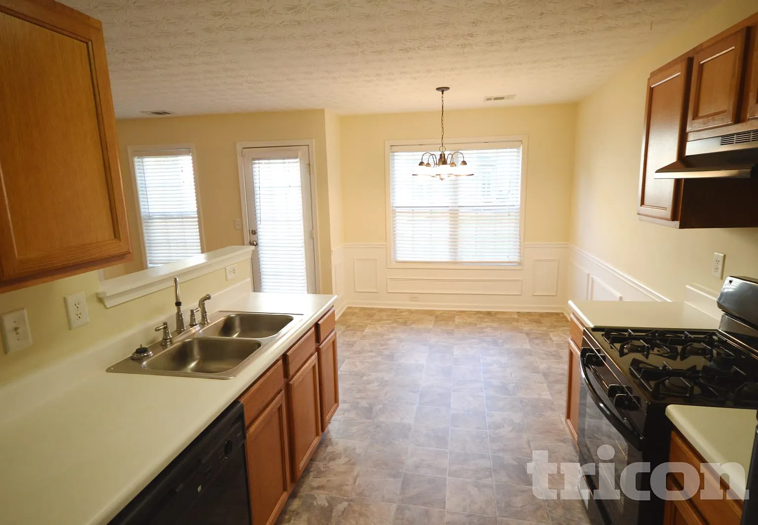 4682 Saint James Way Decatur GA — Photo 3