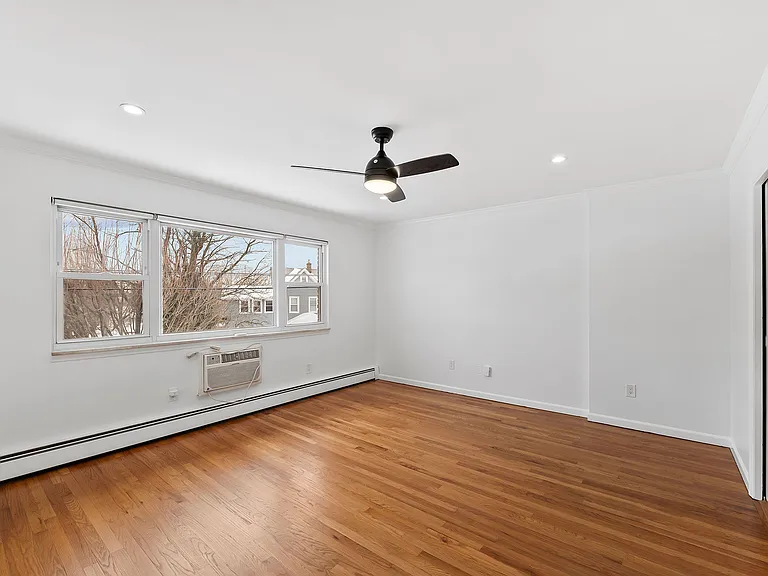 198 Conover Ave #4 — Photo 5