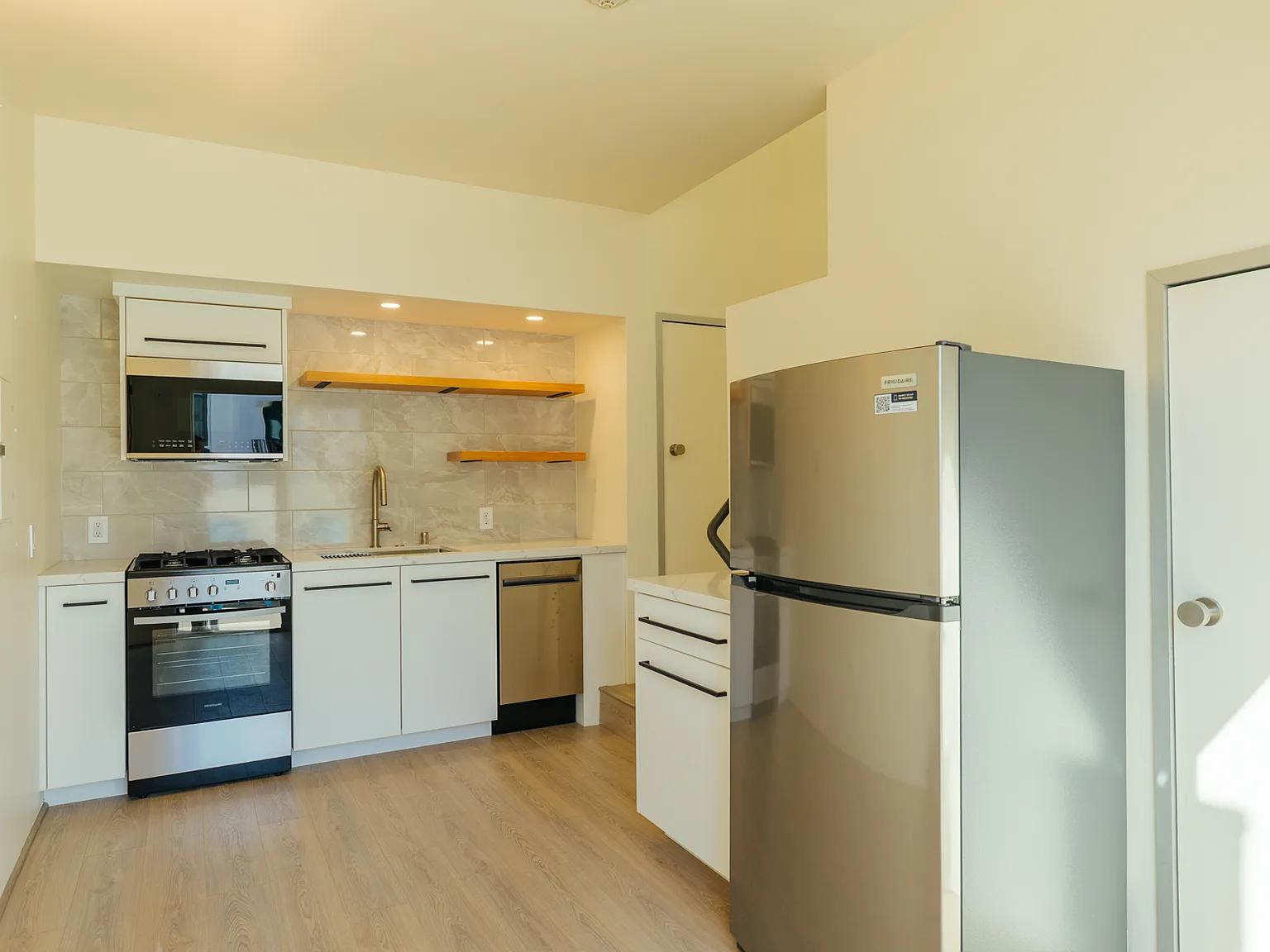 33 W Calle Laureles — Photo 2
