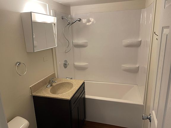 3rd image of 1010 Parkwood Dr #1W