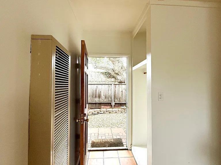 446 N 8th St #A — Photo 10