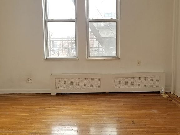 4th image of 2107 38th St APT 2R