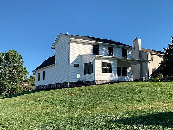 3rd image of 1104 Dogwood Dr