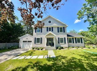 11 1st St, Bellport, NY 11713