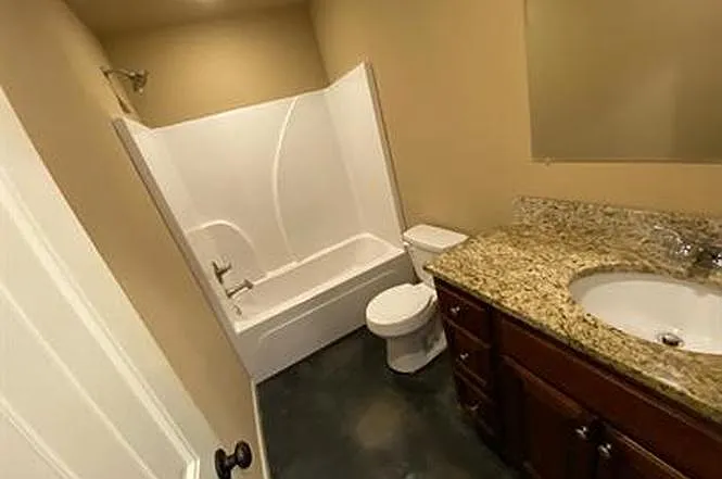 2413 Court St — Photo 6