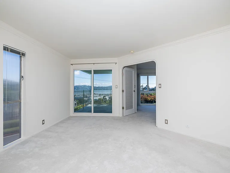 Sausalito Towers — Photo 15