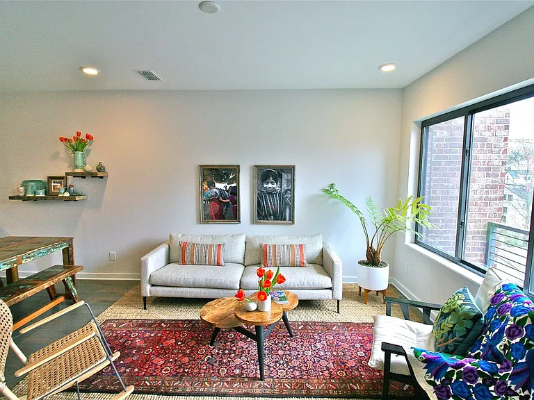 1029 Chester Ave — Photo 7