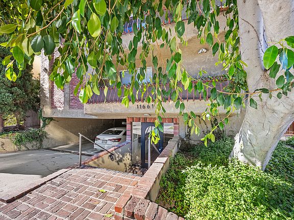 3rd image of 11661 Goshen Ave #103