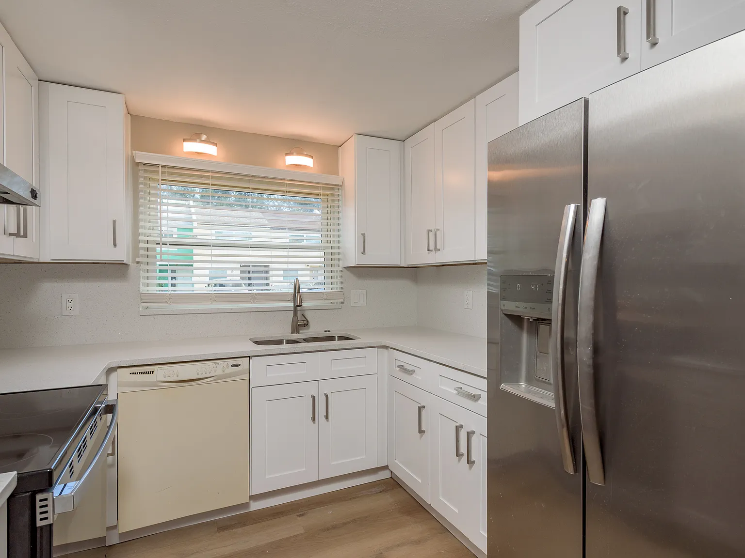 2 bed, 1.5 bath, 1048 sqft, $1,750 — Photo 2