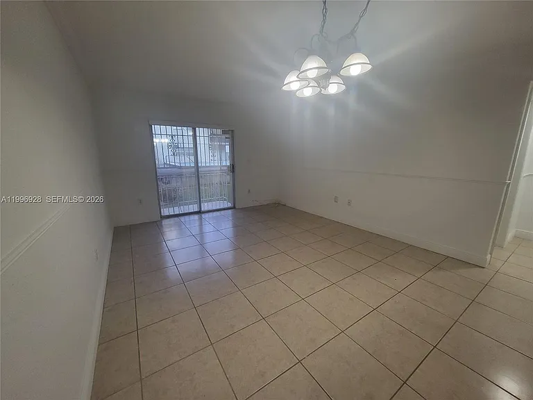 1275 W 35th St #29B — Photo 14