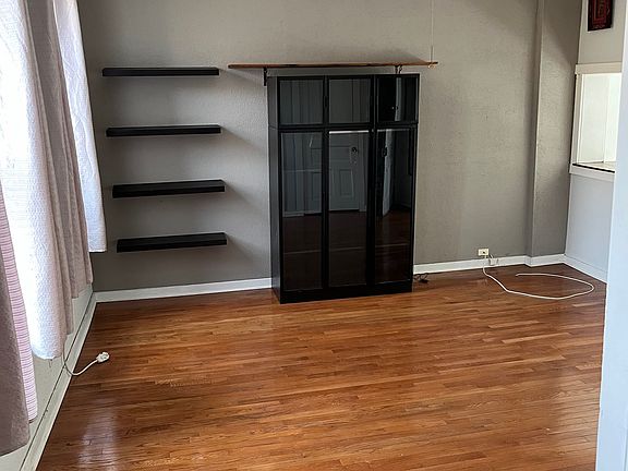 3rd image of 1818 N Sheffield Ave Unit 2