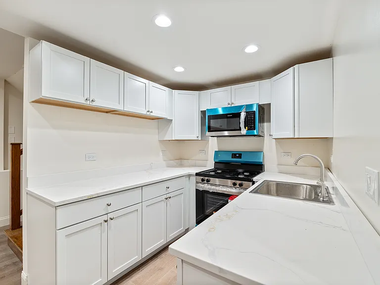 1906 Orrington Ave — Photo 19