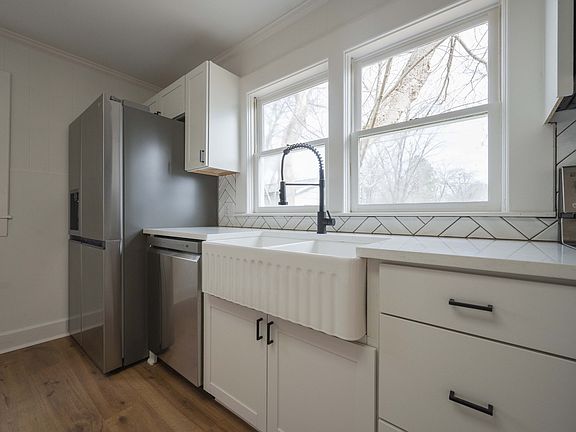 4th image of 109 Hight St