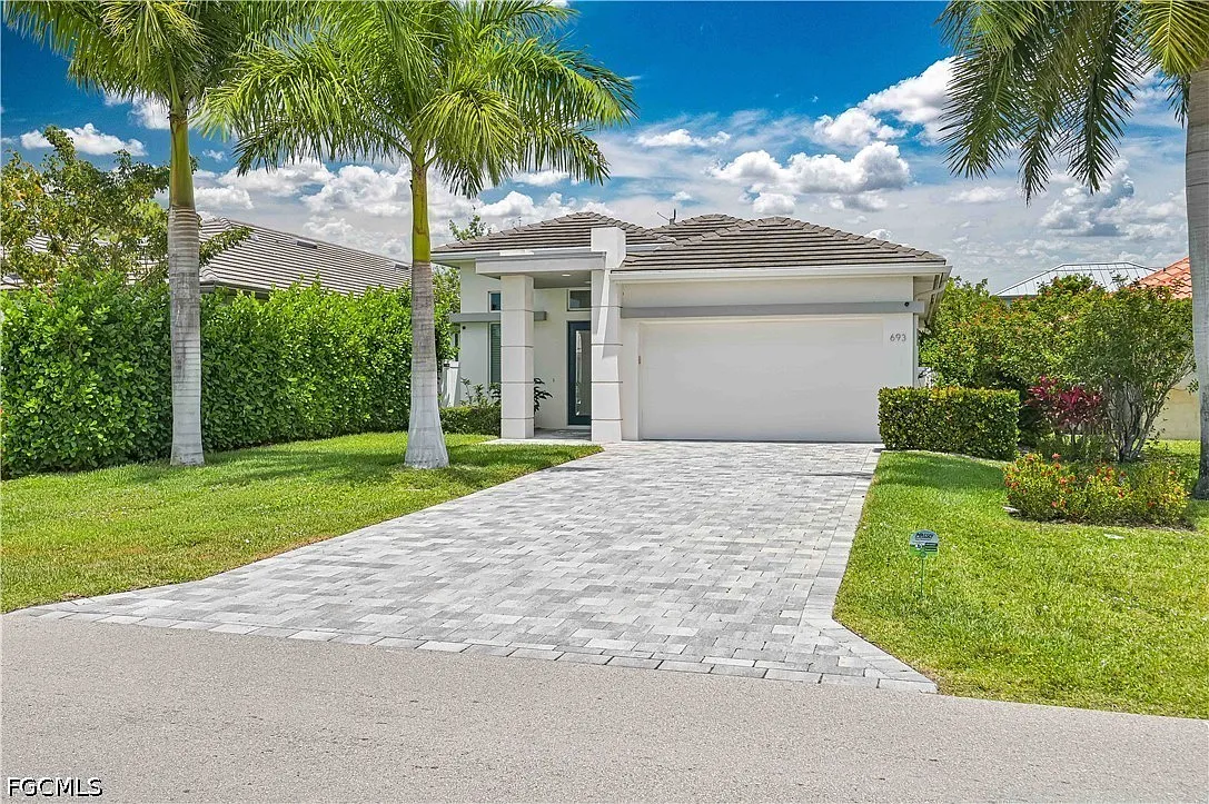 4 bed, 3.0 bath, 2014 sqft, $10,500 — Photo 1