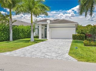 693 105th Ave N, Naples, FL 34108