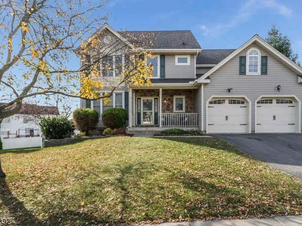 25 Haze Way, Lopatcong Twp., NJ 08865