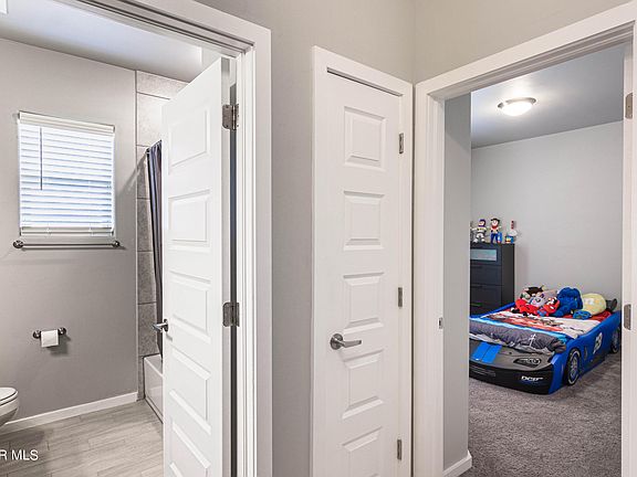 4th image of 801 Via Glorieta