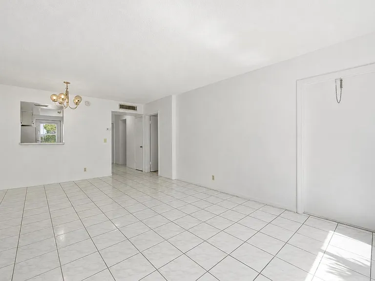 1333 E Hallandale Beach Blvd #335 — Photo 10