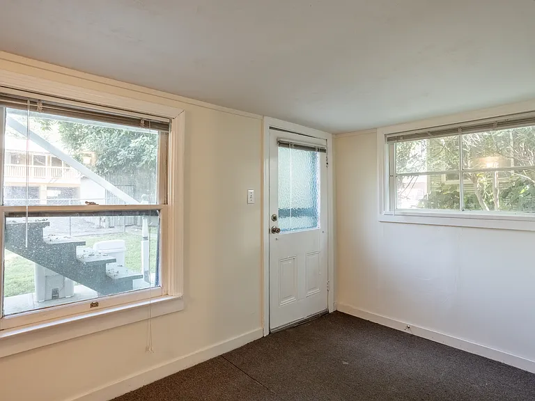 812 W 1st St #1 — Photo 19
