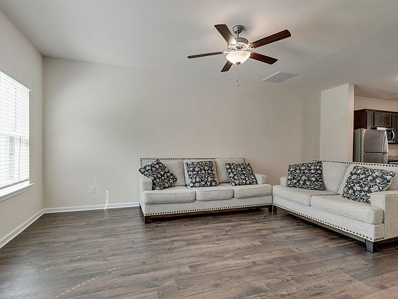 5th image of 1007 Glen Marcus Dr