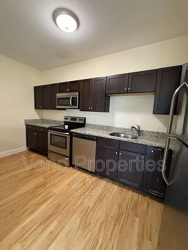 3 bed, 2.0 bath, $1,850 — Photo 2