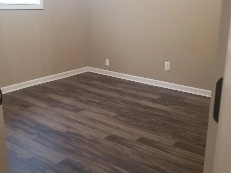 1718 N Woodlawn Blvd — Photo 8