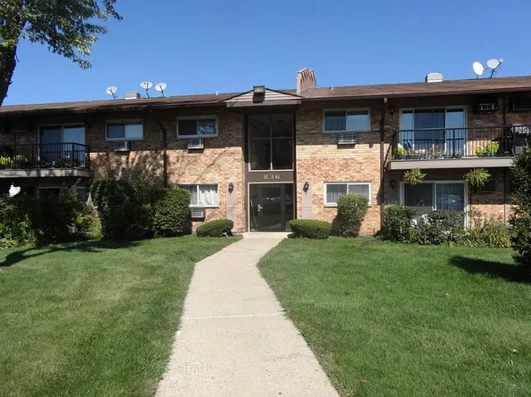 836 E Old Willow Rd #11211, Prospect Heights, IL 60070