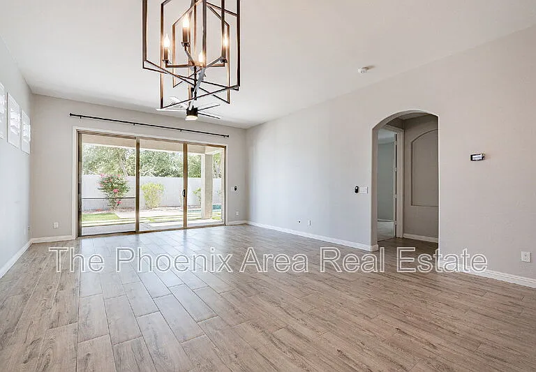 2823 E Tulsa St — Photo 15