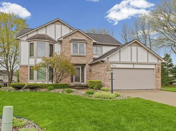 720 Essex Dr, Rochester Hills, MI 48307