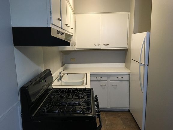 5th image of 2601 Commercial Ave APT 9