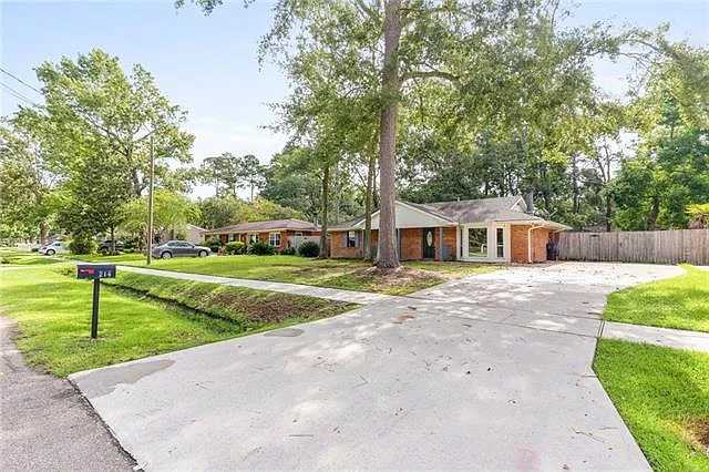 3 bed, 2.0 bath, 1399 sqft, $1,900 — Photo 4