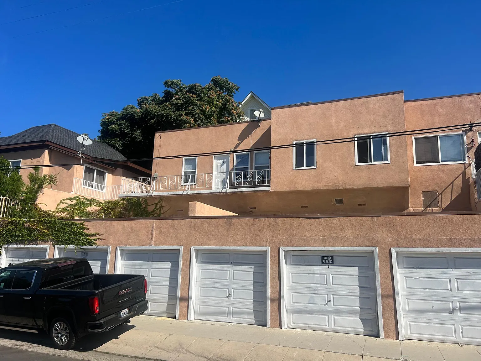 1 bed, 700 sqft, $1,800 — Photo 2