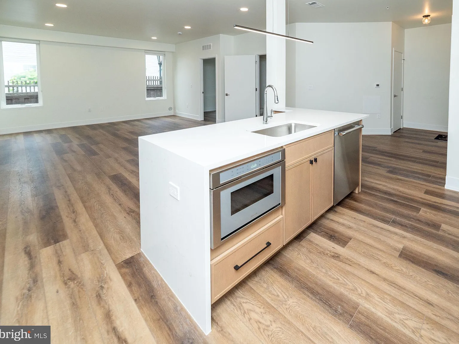 3 bed, $5,500 — Photo 3