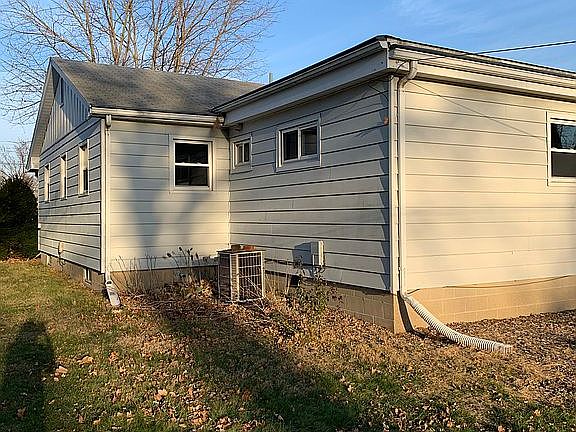 4th image of 1884 Robertson Ave